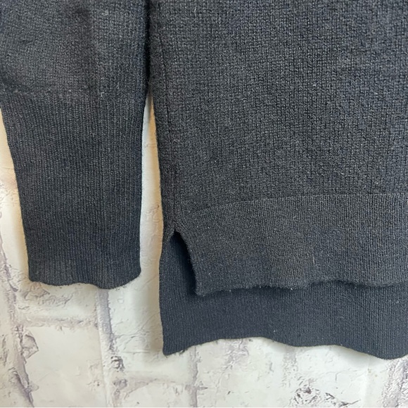 Halogen V-Neck Cashmere Sweater In Black - Picture 8 of 8